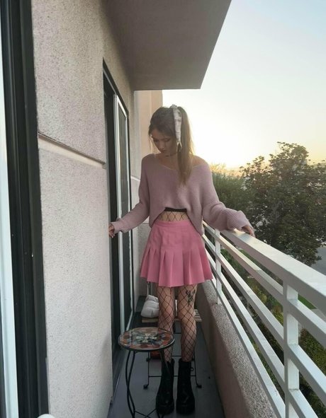 Skatie420 beautiful model images