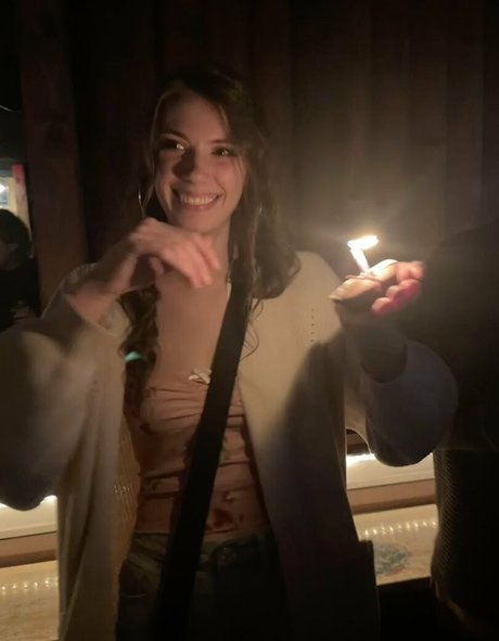 Skatie420 model adult pic