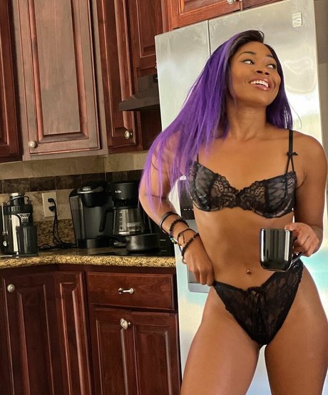 Ariane Andrew star exclusive pics