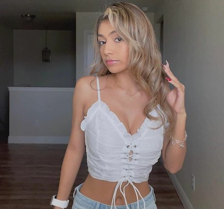 Justinee eeee model naked galleries