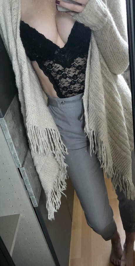 miadelicious naked pornstar gallery