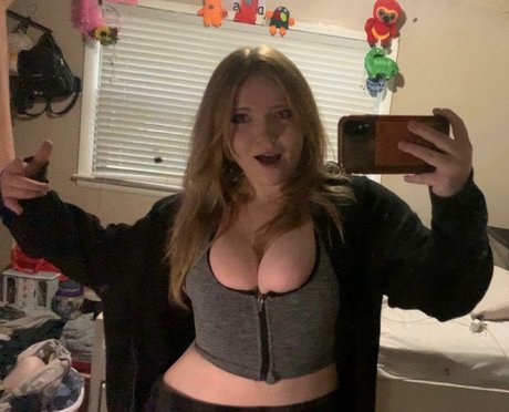 yourstrulysav model beautiful image