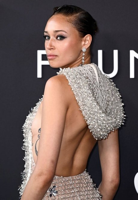 Ella Rae Smith top star pictures