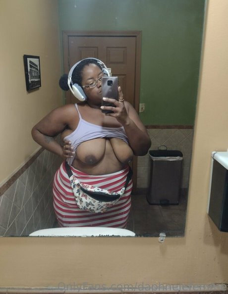 daphnelefemme exclusive actress image