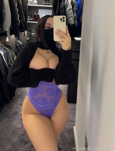 Gina Savage model beautiful pic