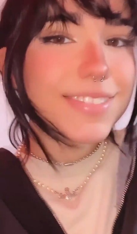 Arielle Maxine hot model images