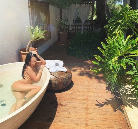 asaakira erotic model image