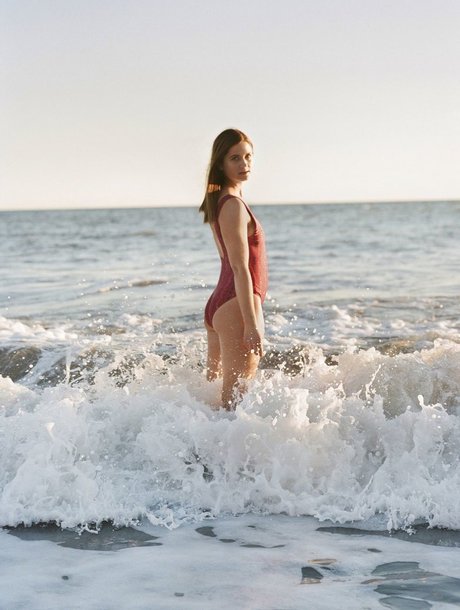 Bonnie Wright star top galleries