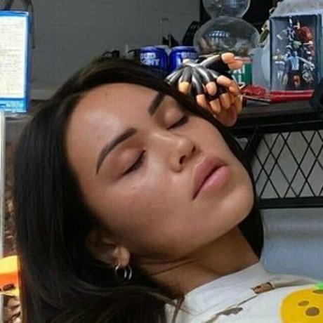 erisonice pretty model gallery