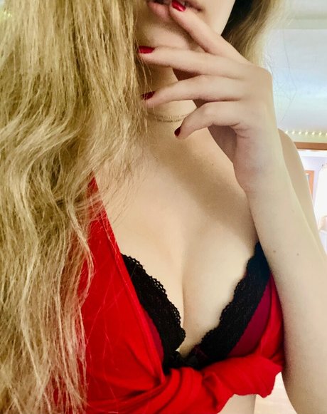 Qtiebuns ASMR perfect actress photo