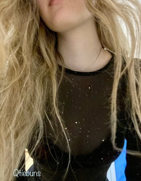 Qtiebuns ASMR model pornographic pics