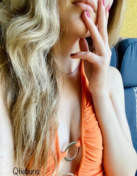 Qtiebuns ASMR erotic pornstar image