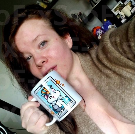 BittieTV model exclusive image