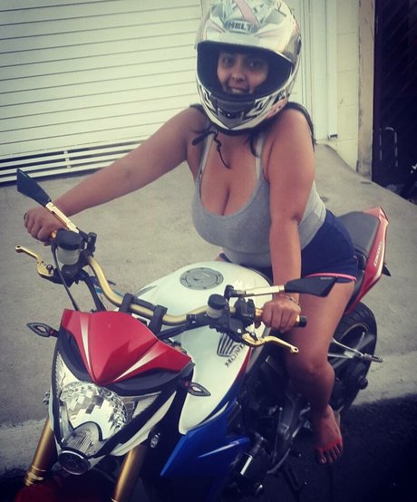 Brunna Fonseca model naked photo