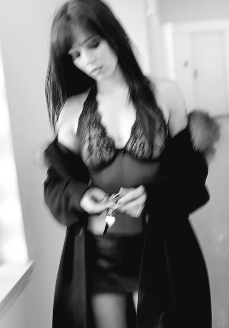 Marjorie Estiano model erotic image