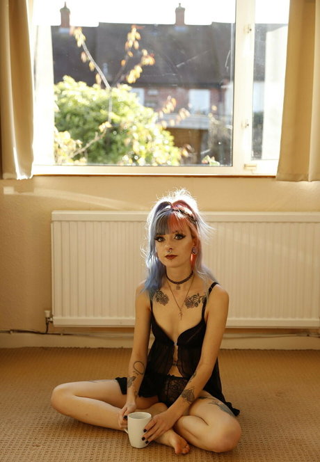 Lily Moonflower top actress pictures