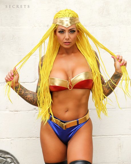 Miss Lindsay Q perfect star images