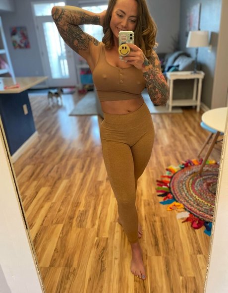 Miss Lindsay Q naked star image