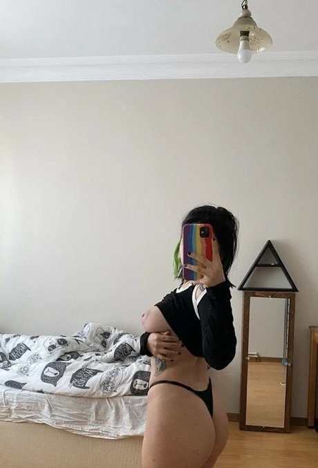 ruhsuzkahpe31 model nude picture