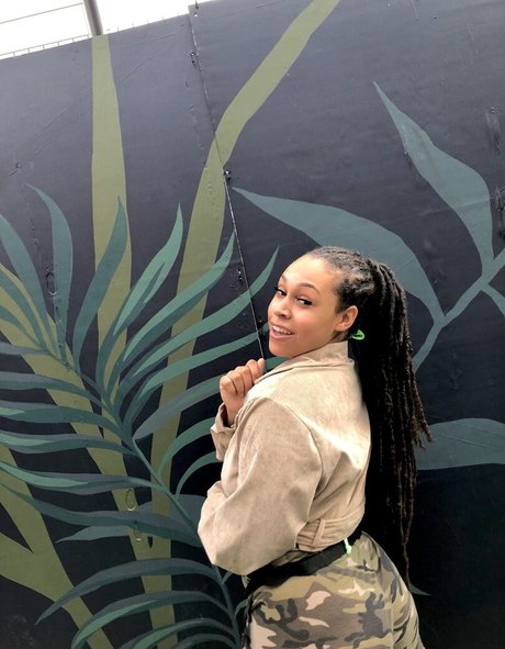 Naomimt nude star pics