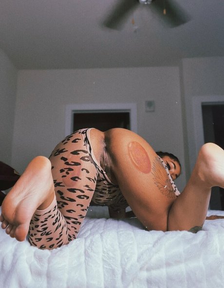 helloomcfly best actress pic