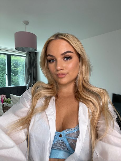 Luna Lotton model hd photo