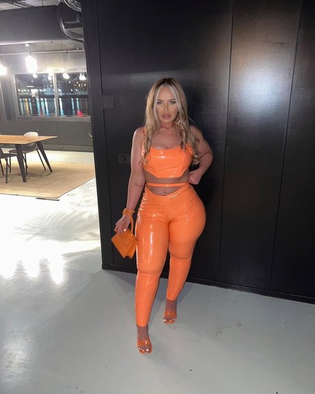 Esmee Dream pornstar archive