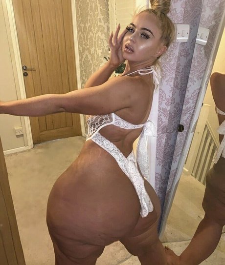 Esmee Dream free pornstar gallery