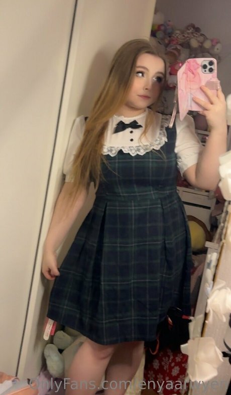 Enyaarwyen nude actress photo