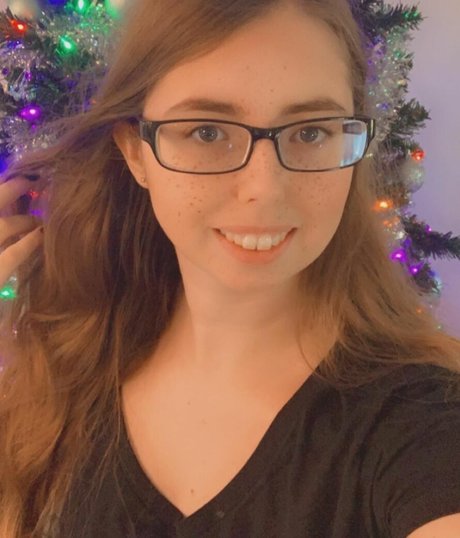 SiennaCeeCee star erotic pic