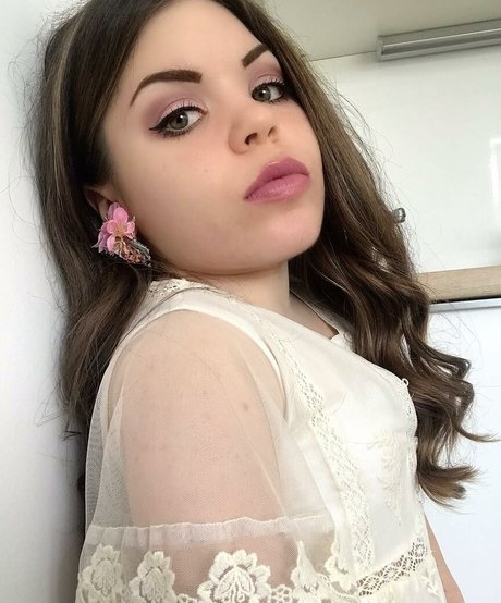 Midgets model nice galleries