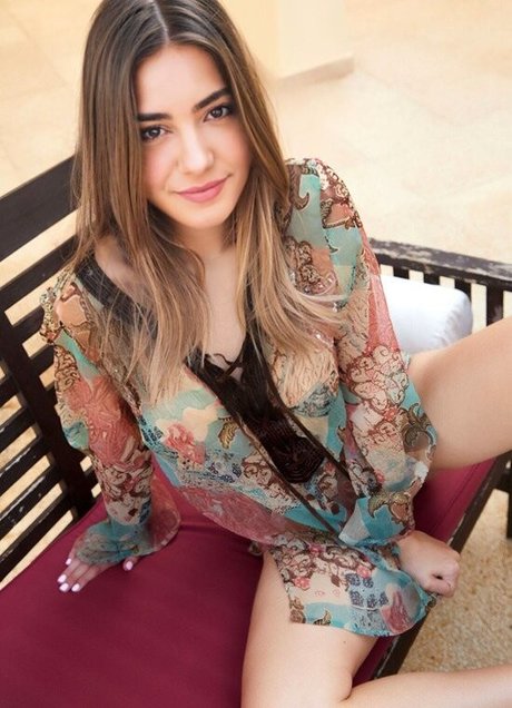 laraahf7 xxx model images