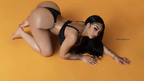 FineAssYonna perfect model photos