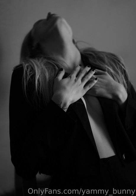 yammy bunny nude model photo