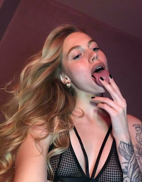 yammy bunny model art galleries