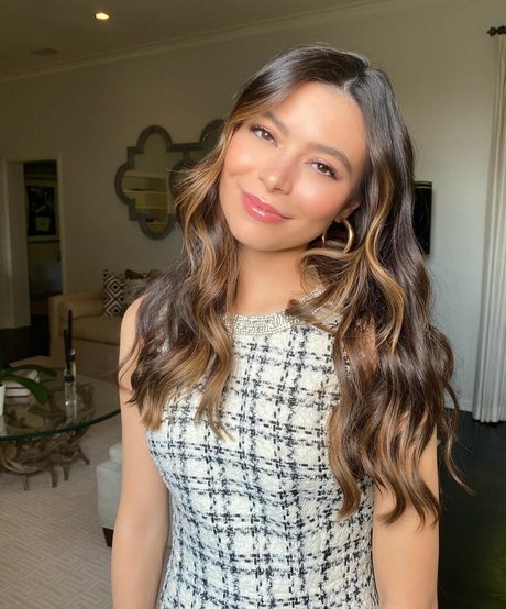 Miranda Cosgrove nude actress archive