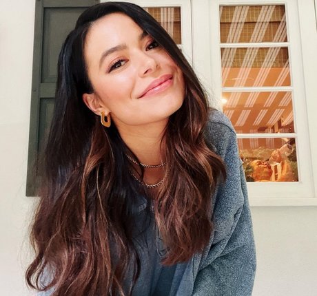 Miranda Cosgrove pornstar naked photos