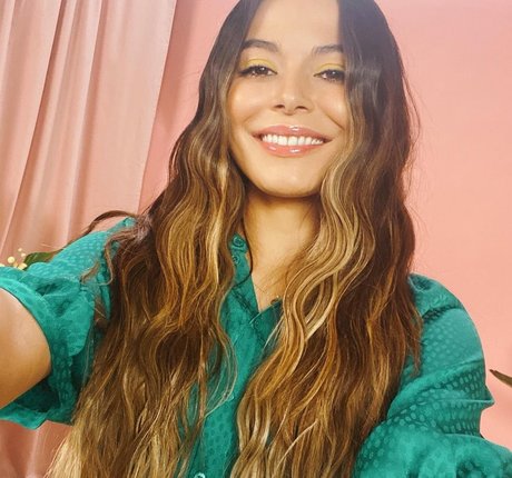 Miranda Cosgrove xxx model photos