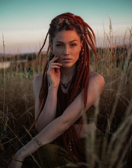 Miss Provocateur high quality pornstar pictures