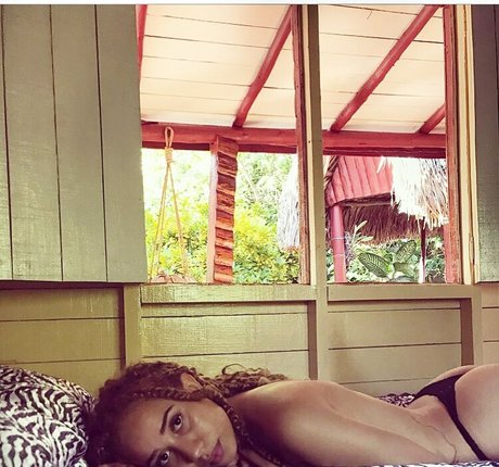 xulanichristine model sex photos