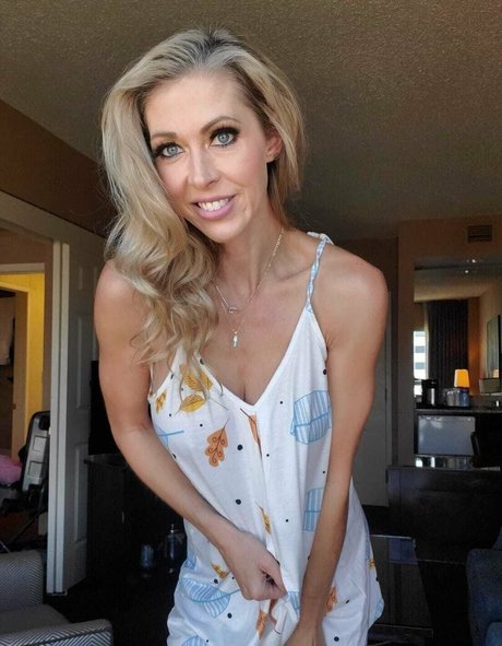 hollyhotwifevip hd actress images