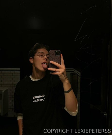 Lexiepeterss sexy actress photos