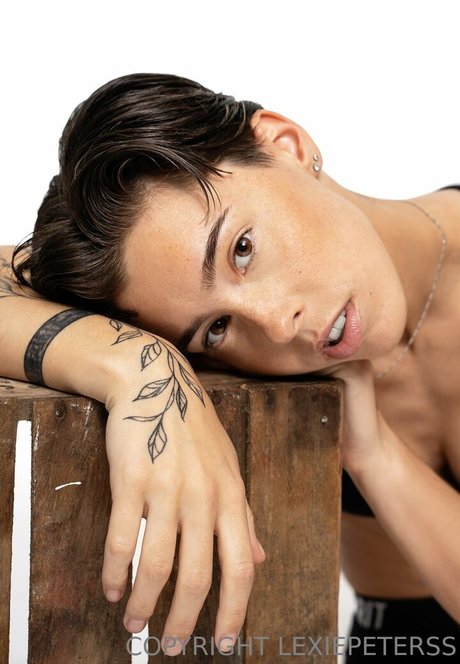 Lexiepeterss hot star picture