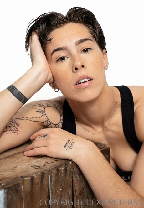 Lexiepeterss free model pics