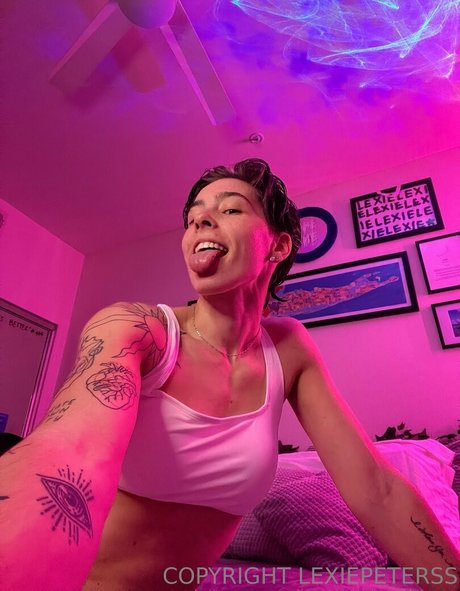 Lexiepeterss porn model photo