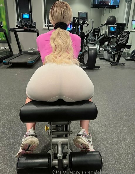 dezzywaifuu sexy star photo