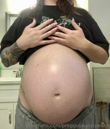 preggosauruspeach model sexy pic
