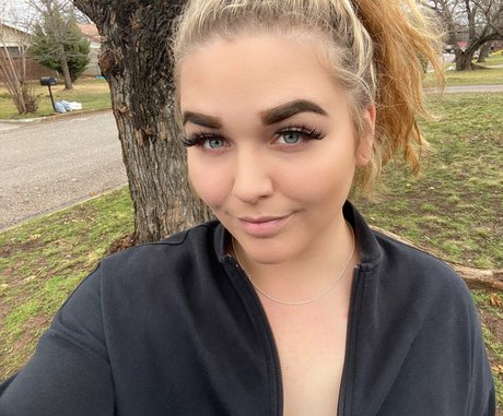 loganmilf nude pornstar picture