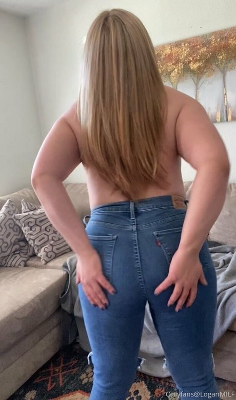 loganmilf model naked images