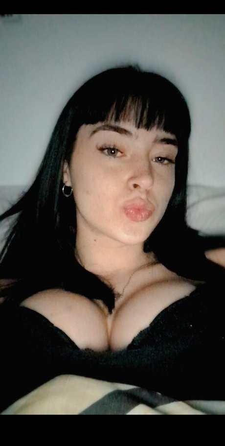 Cami barressi exclusive actress pics